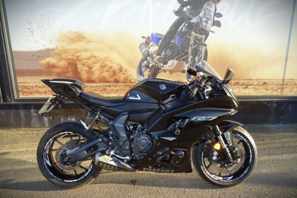 Yamaha R7
