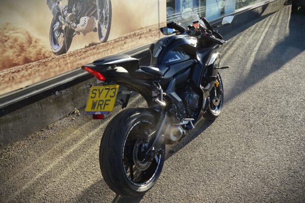 Yamaha R7 - Image 3