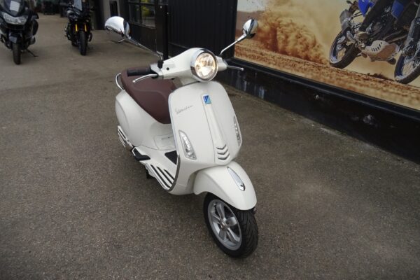 Piaggio Vespa 125 - Image 2