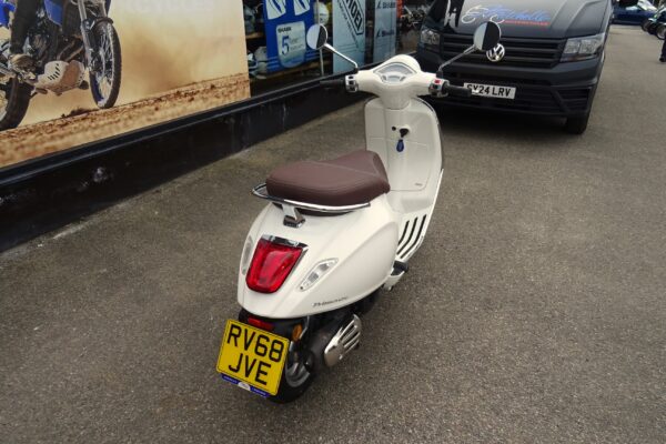 Piaggio Vespa 125 - Image 3