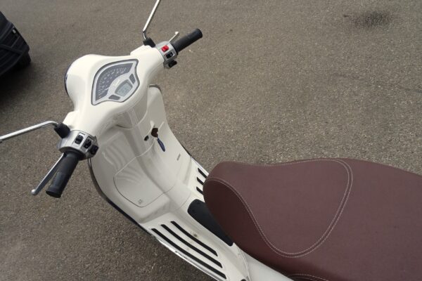 Piaggio Vespa 125 - Image 4