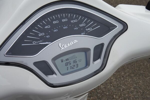 Piaggio Vespa 125 - Image 5