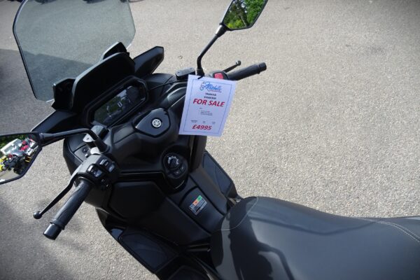 Yamaha XMAX300 - Image 4