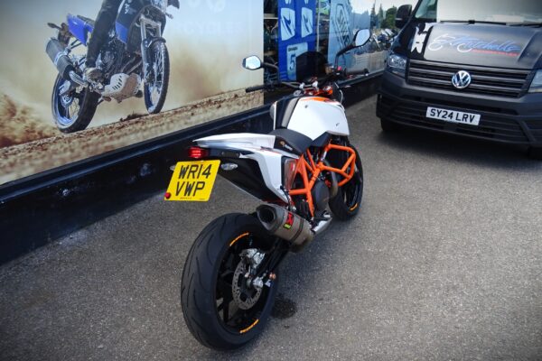 KTM 690 Duke R - Image 3