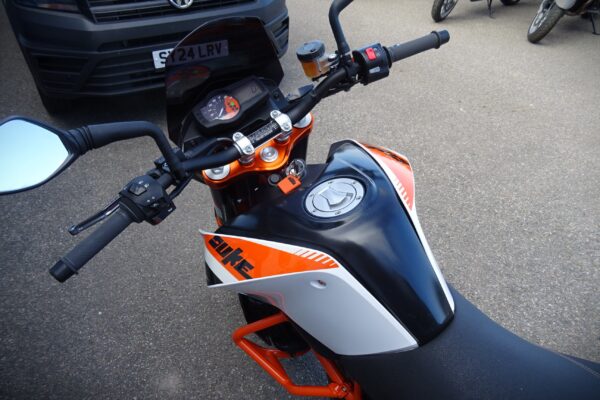 KTM 690 Duke R - Image 4