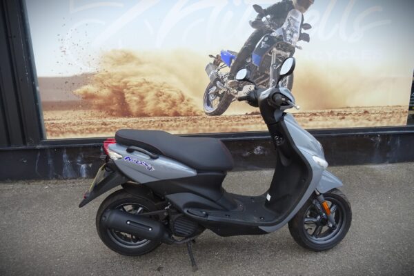 Yamaha Neos 4