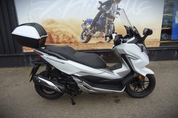 Honda Forza 300