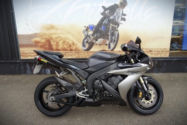 Yamaha R1