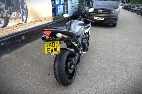 Yamaha R1 - Image 3
