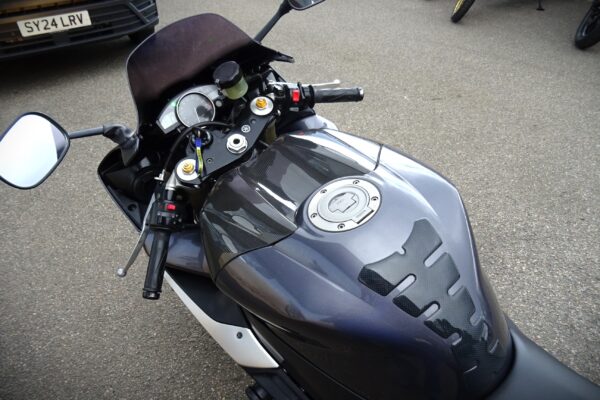 Yamaha R1 - Image 4