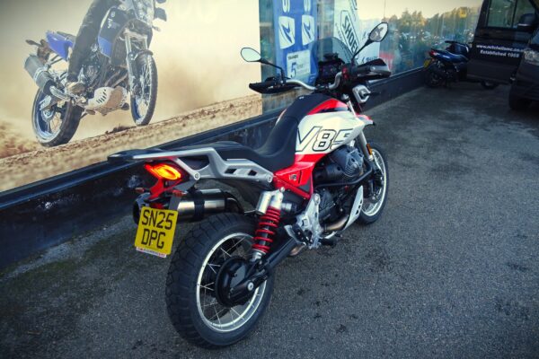 Moto Guzzi V85TT - Image 3