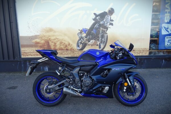 Yamaha R7