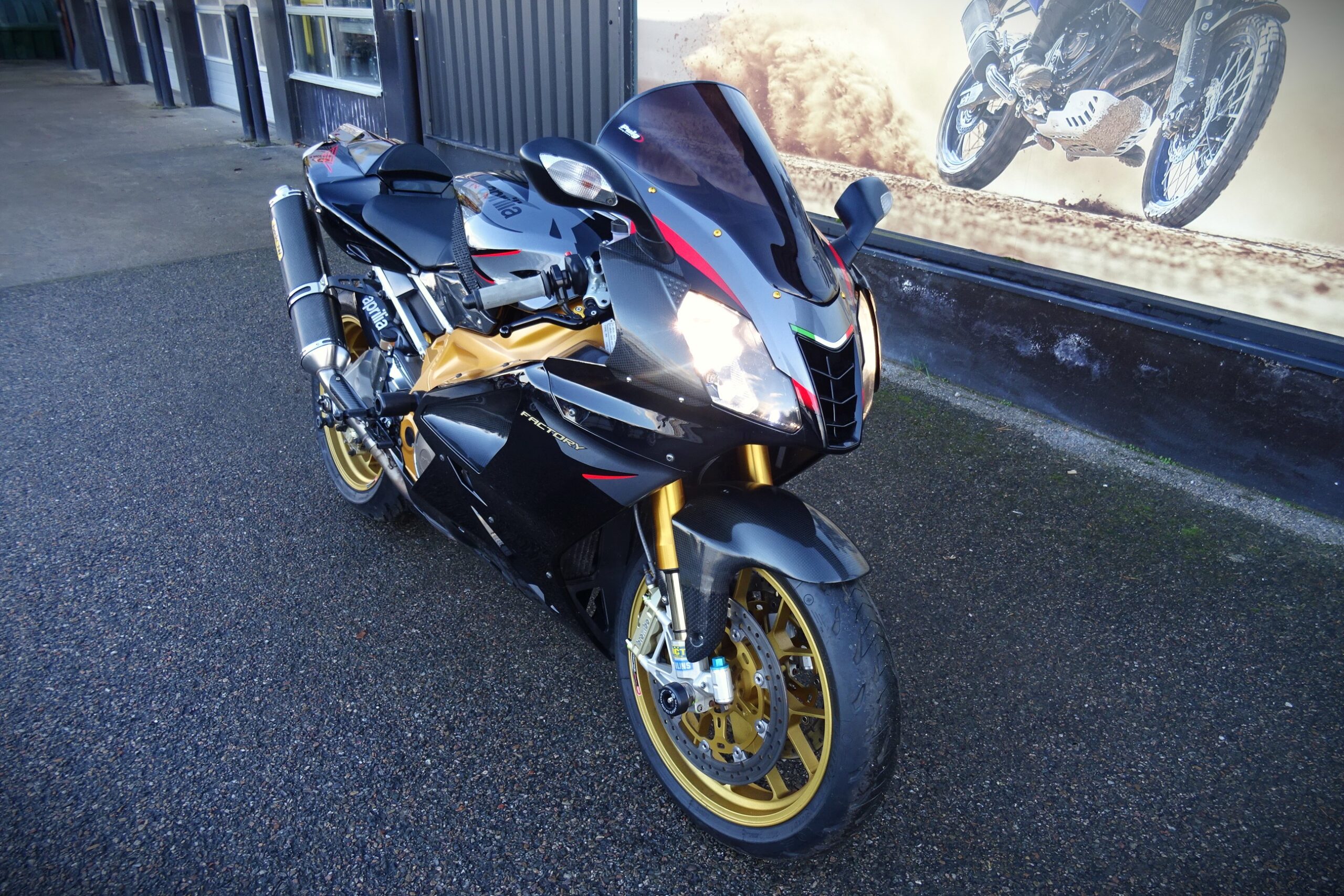Aprilia RSV1000R Factory 07 - Image 2