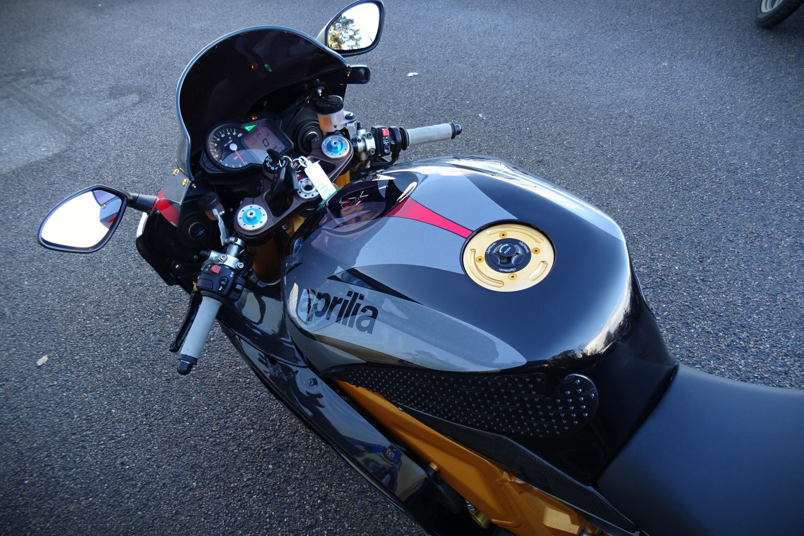 Aprilia RSV1000R Factory 07 - Image 4